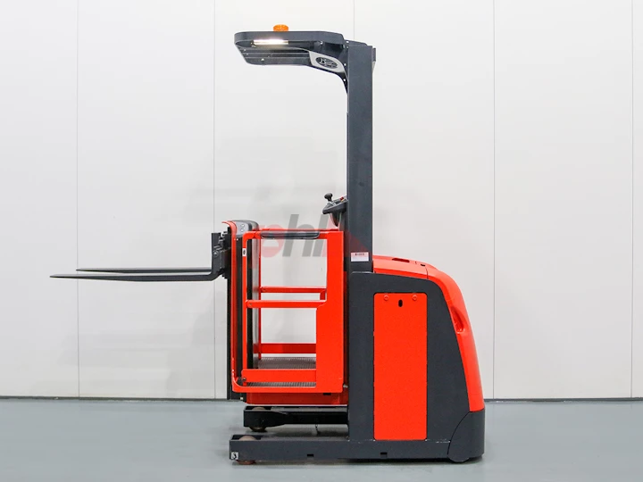 LINDE ORDER PICKER